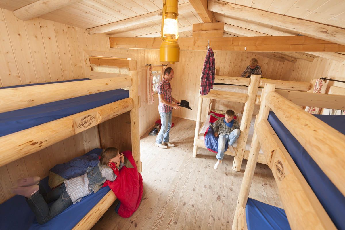 2 Übernachtungen für 2 Erwachsene und 2 Kinder in einer Wrangler Blockhütte