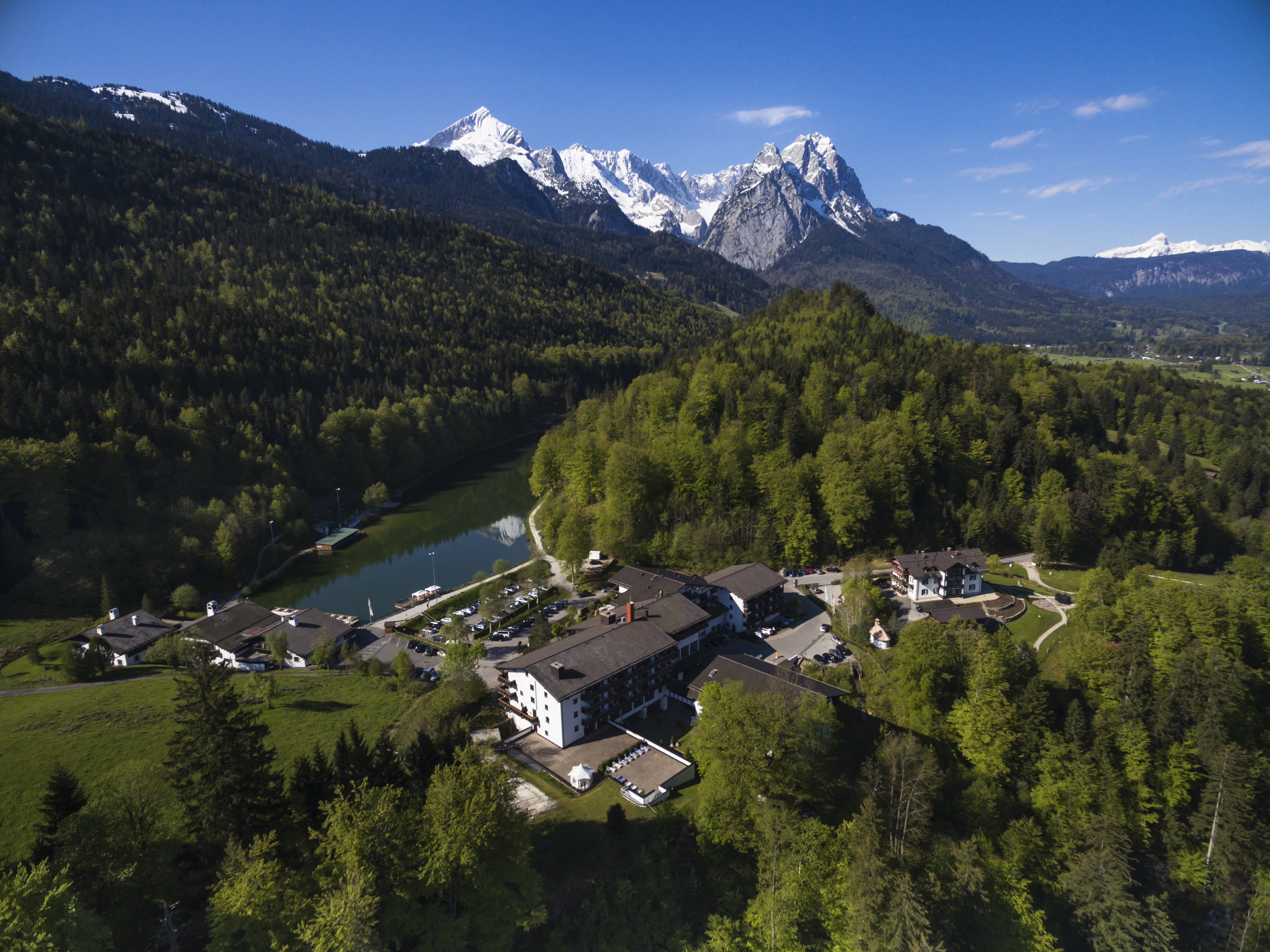 3 Nächte in der Seehaus Suite mit Seeblick im Riessersee-Hotel