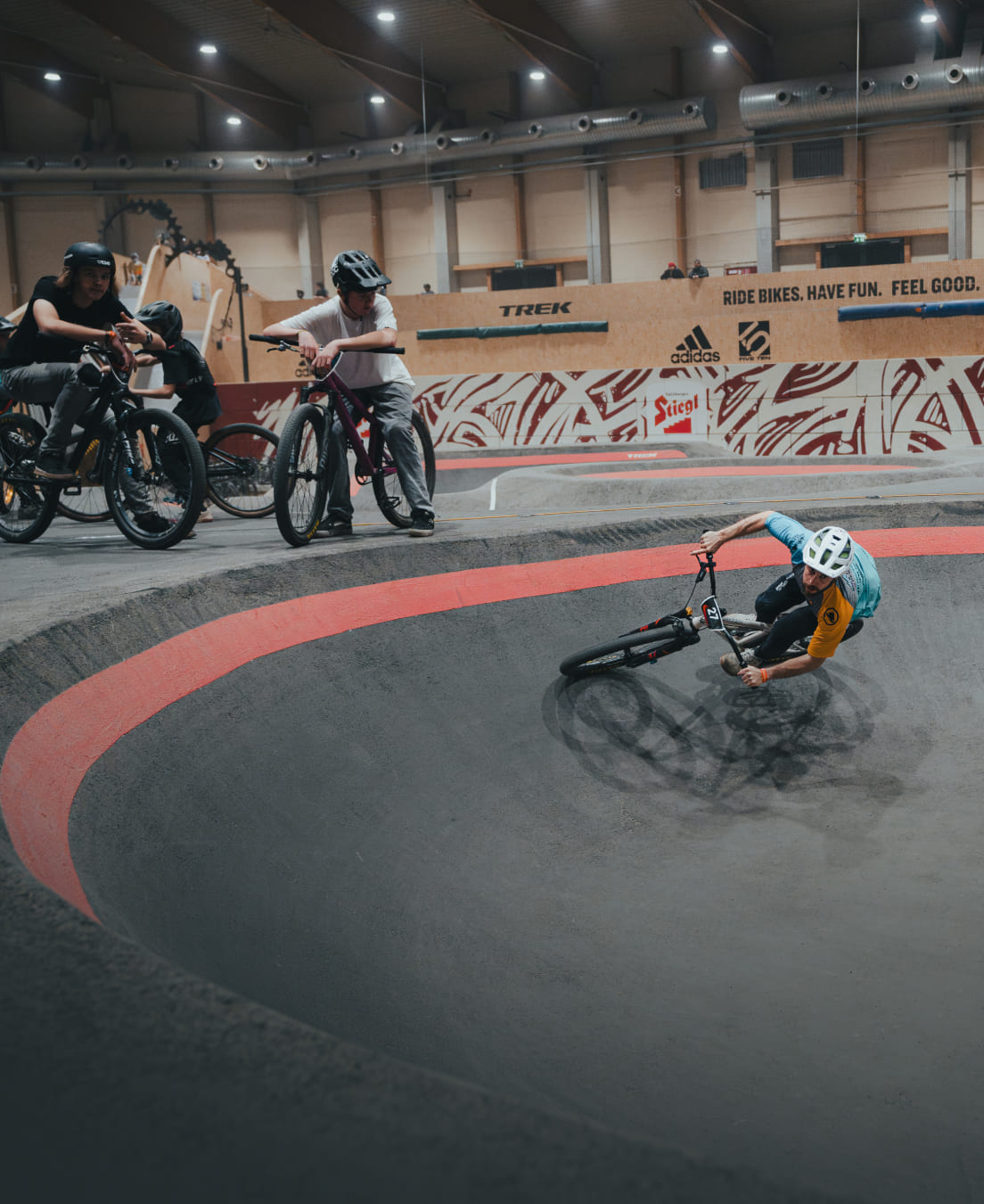 Indoor Bikepark Ticket 2h inkl. Rental für einen Erwachsenen in der AREA 47