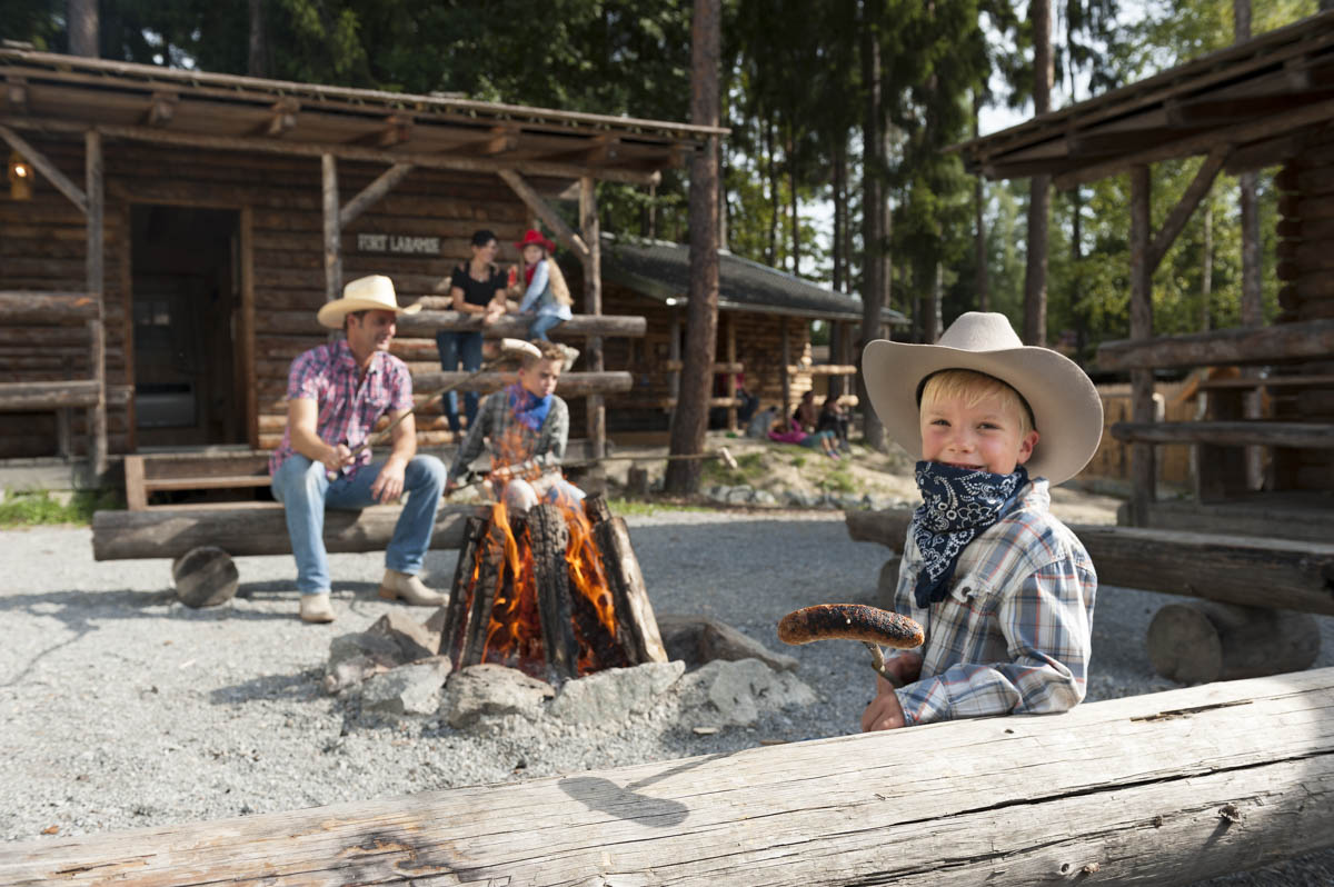 2 Übernachtungen für 2 Erwachsene und 2 Kinder in einer Wrangler Blockhütte