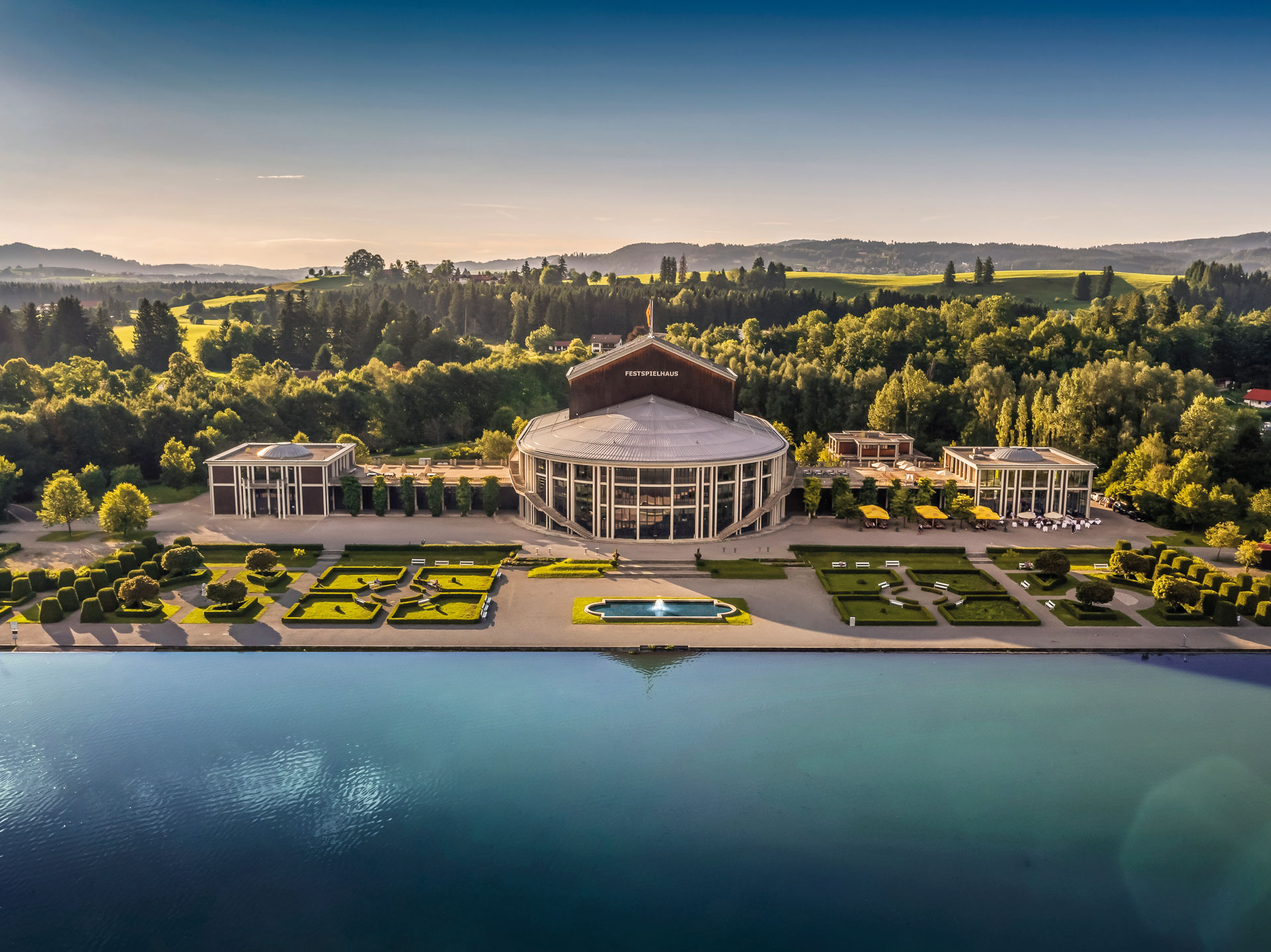 2 Tickets für GEIST DER WEIHNACHT - PK 1 - 28.12.2024 - 19:00 Uhr - Festspielhaus Füssen