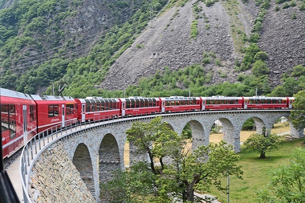 7-tägige Panorama-Bahnreise in Basel und Davos Klosters inklusive Bernina Express