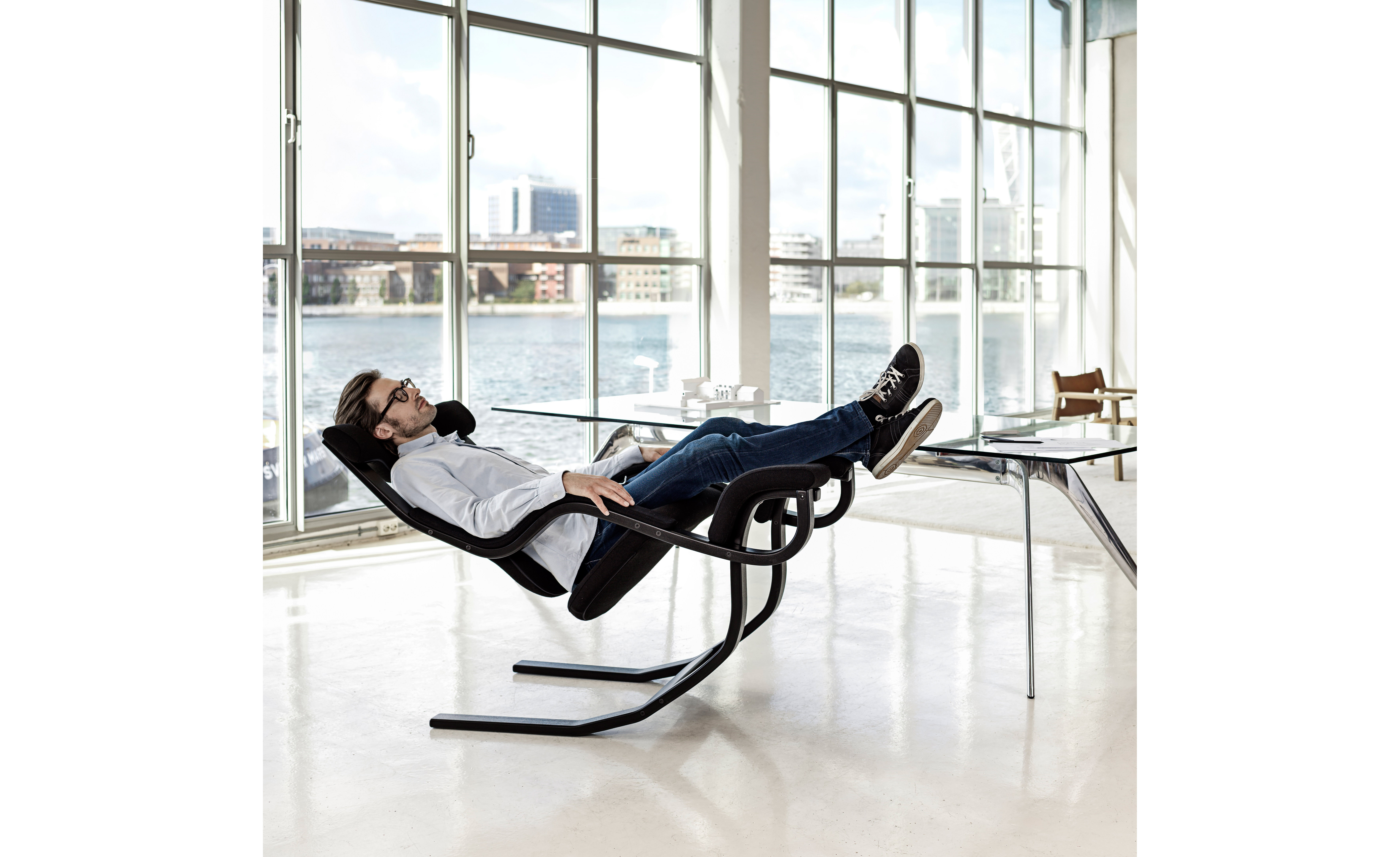 Muckenthaler`s Ergonomischer Entspannungsstuhl Gravity Leder schwarz