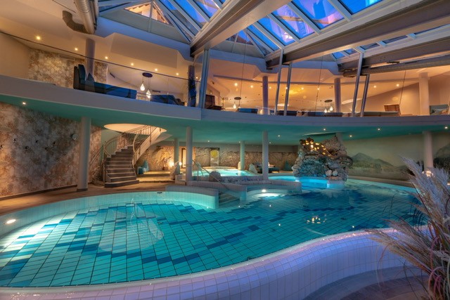 1.000-Euro-Gutschein für Ihren Wohlfühlurlaub im ****S Hotel Ebner's Waldhof am See