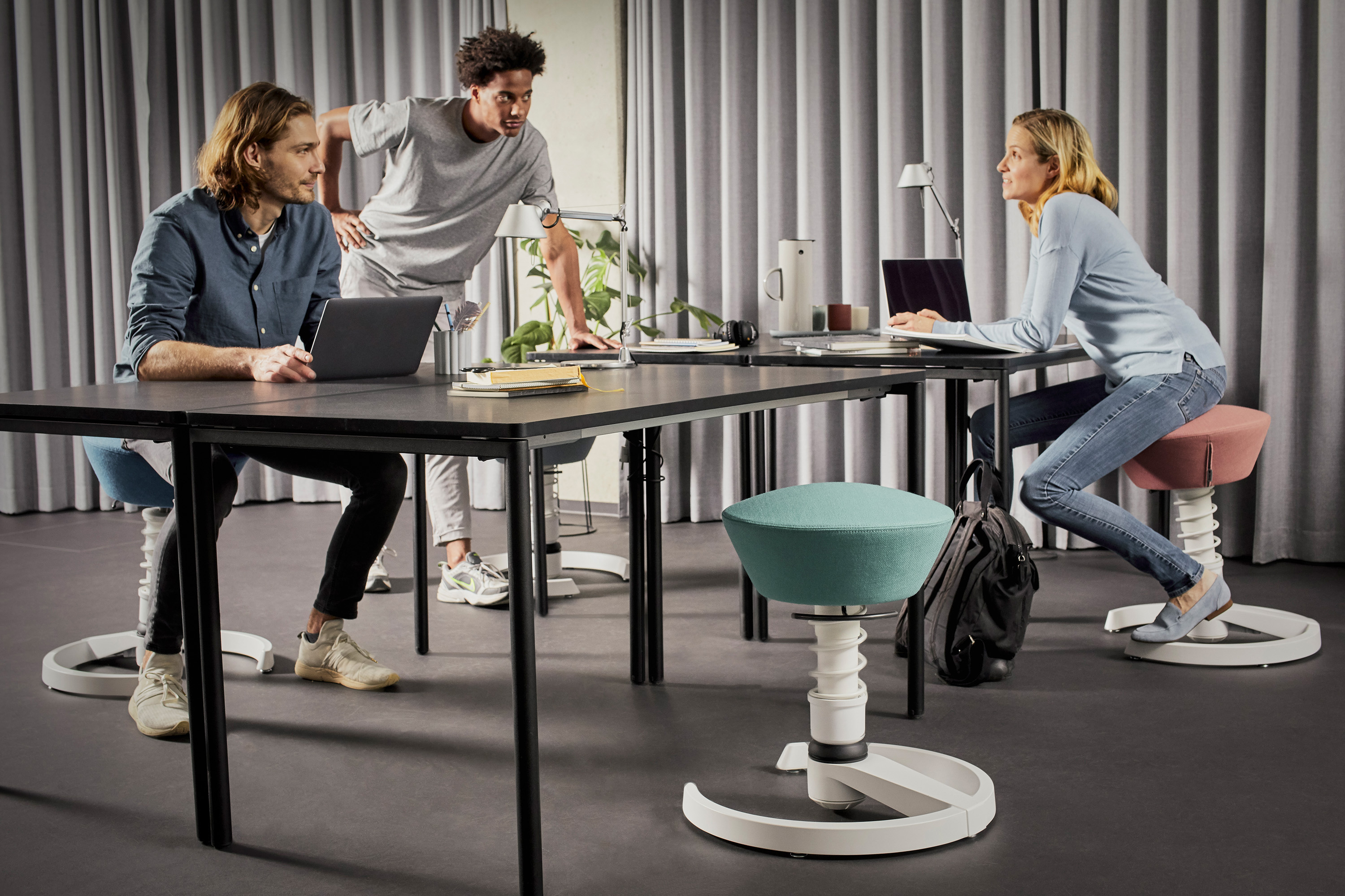 Aktiv-Bürostuhl Aeris Swopper: gesünder Sitzen