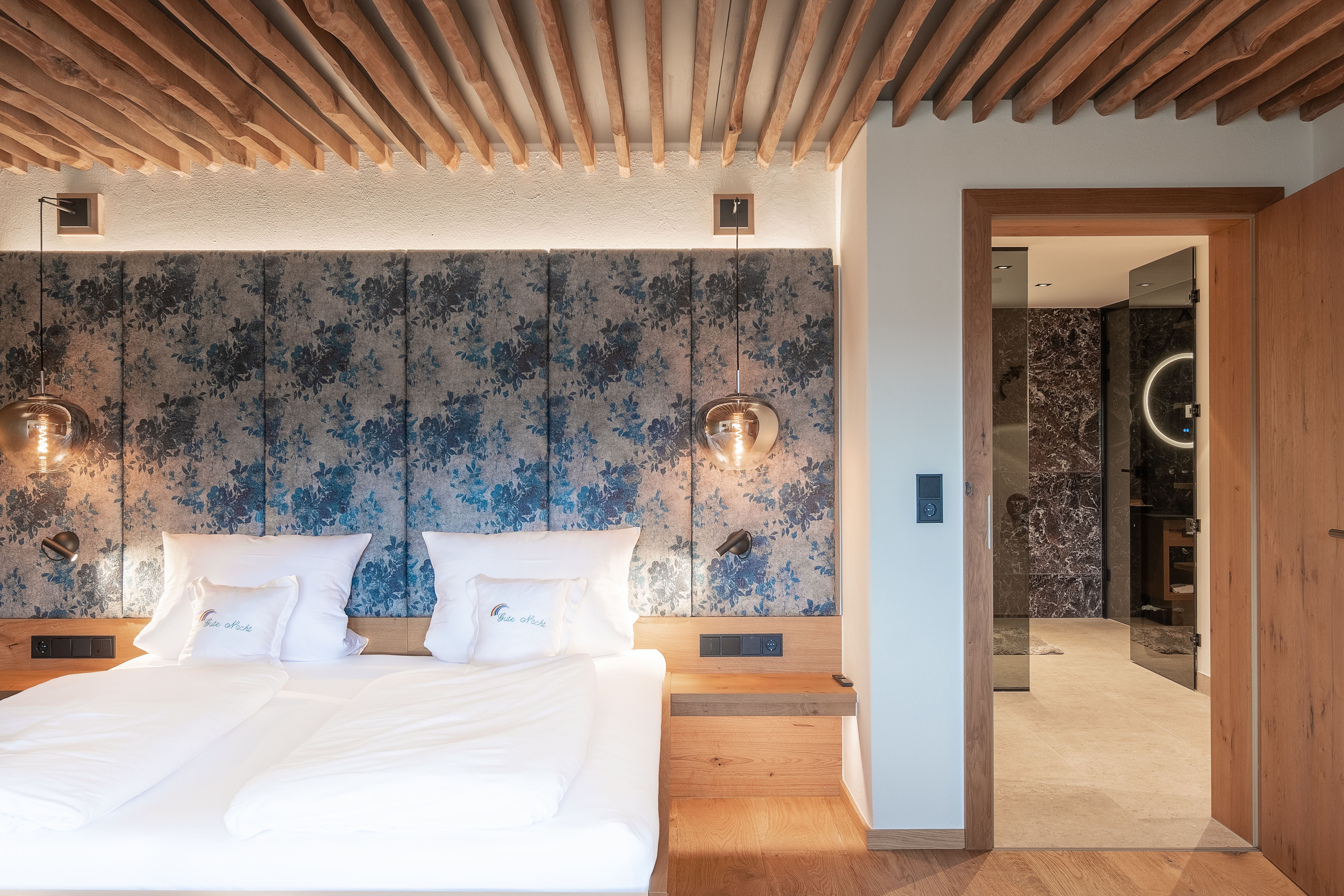 Rainbow Days 7=6 im Luxus Appartement Chalet für 2 Personen