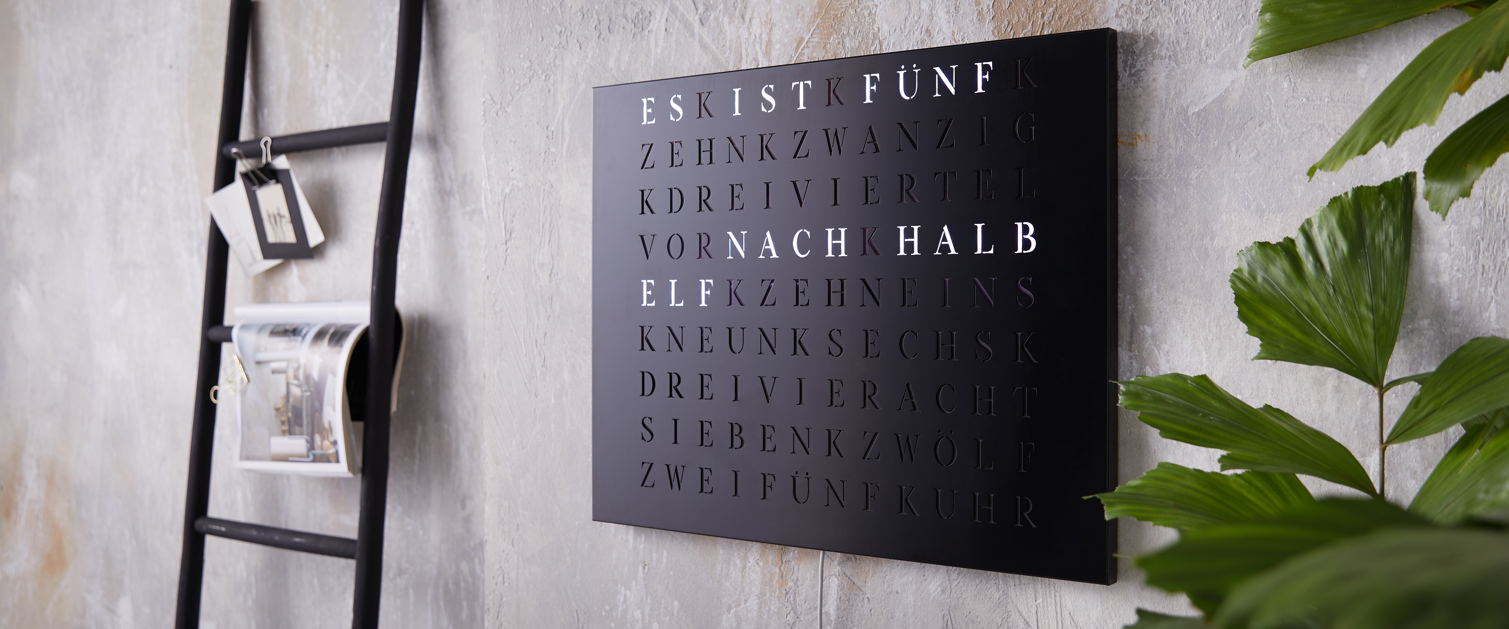 WordClock Jupiter gelaserter schwarzer Edelstahl