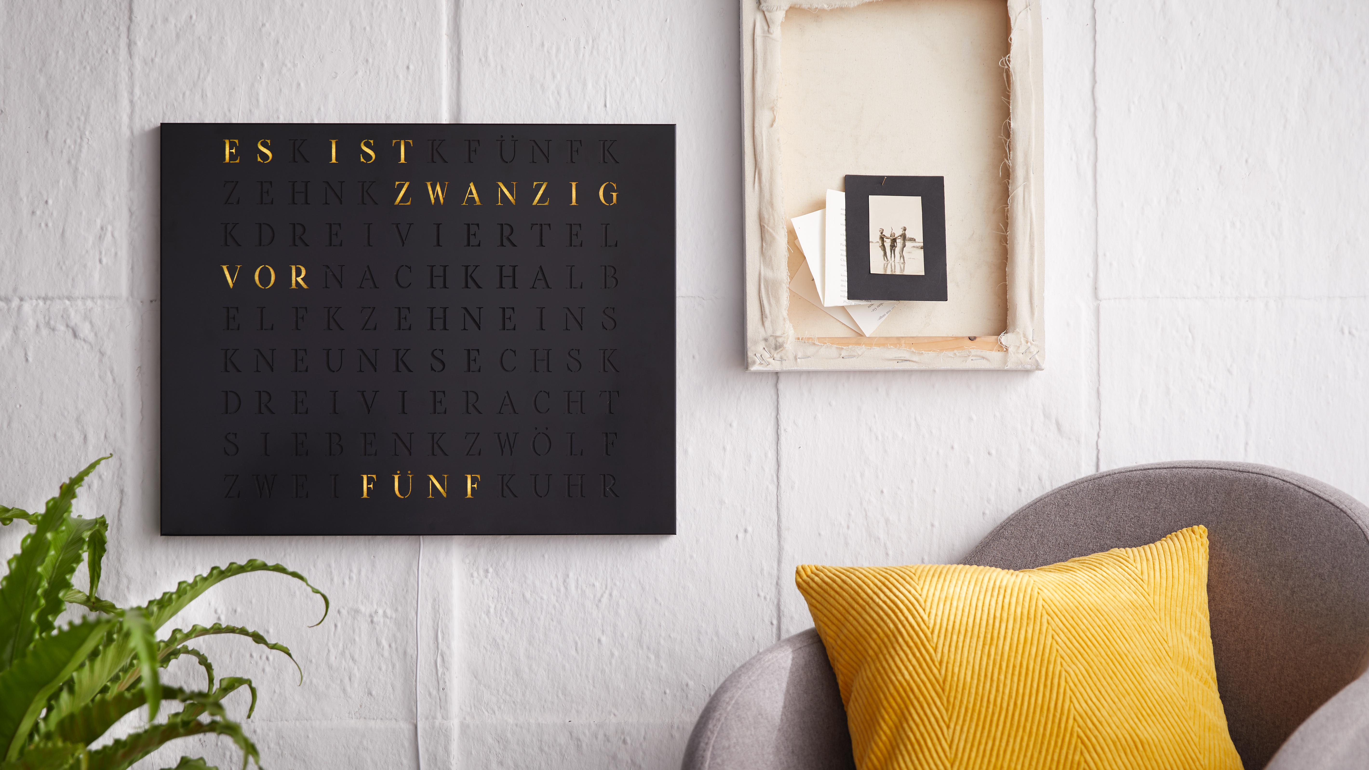 WordClock Jupiter gelaserter schwarzer Edelstahl