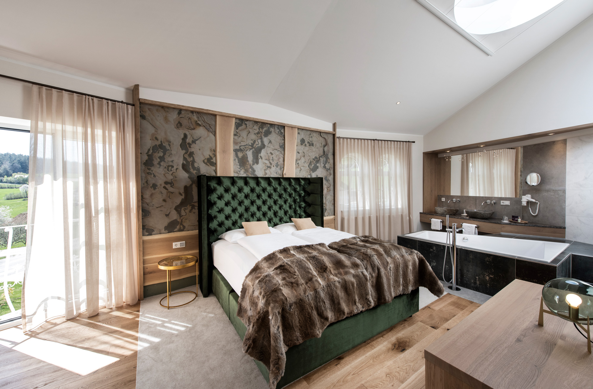 Natur pur, Romantik und 3-Haubenküche im 4-Stern-Superior-Geniesserhotel BERGERGUT