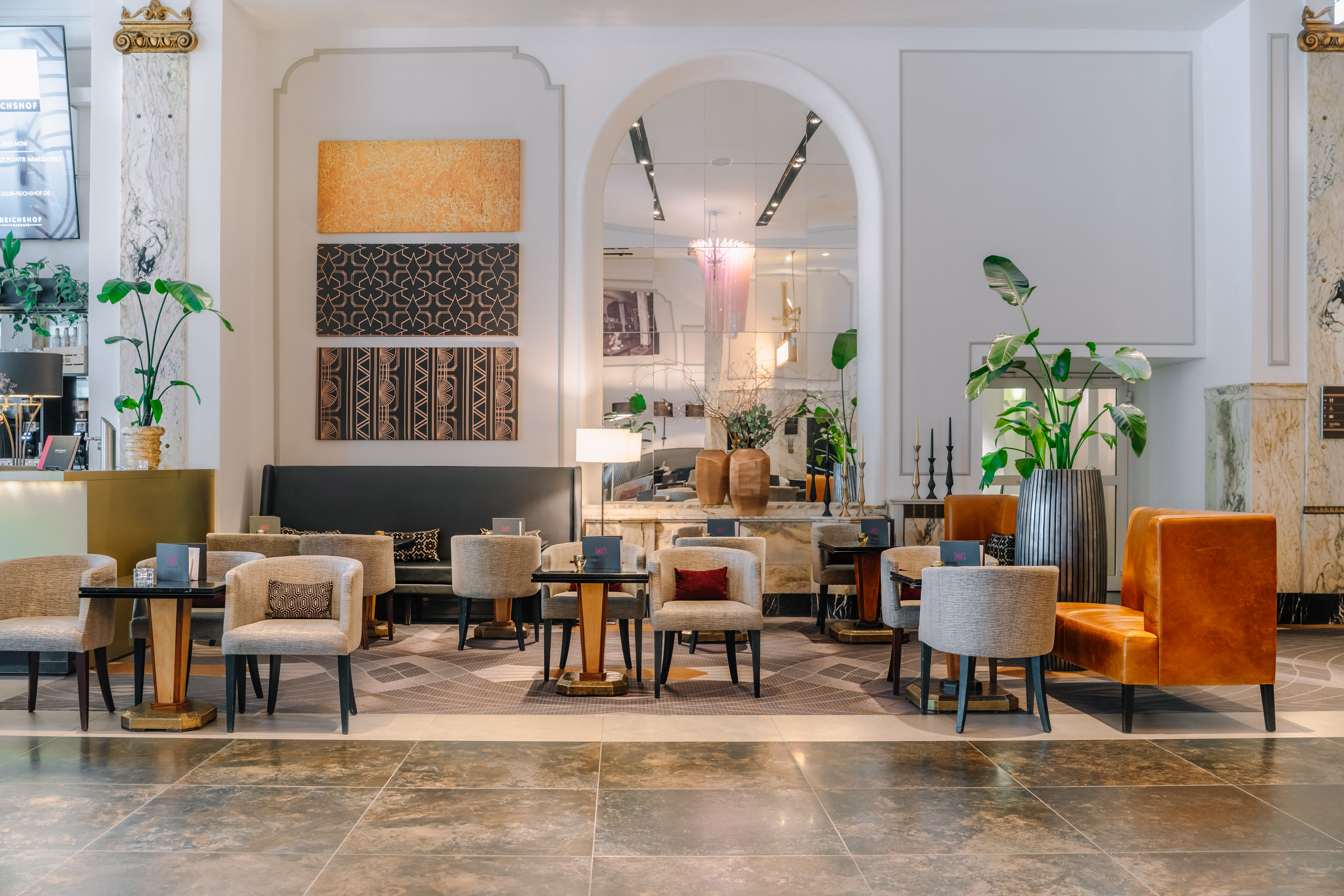 Hamburg mit Bahnfahrt und Konzertbesuch für zwei Personen