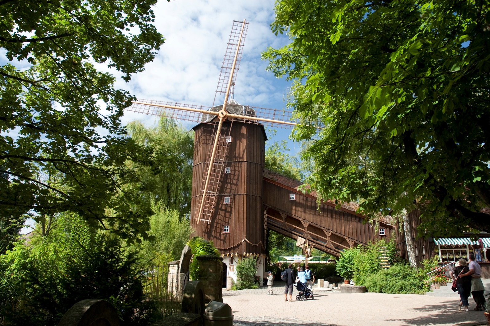 Je 2 Tages-Pässe für den Erlebnispark Tripsdrill