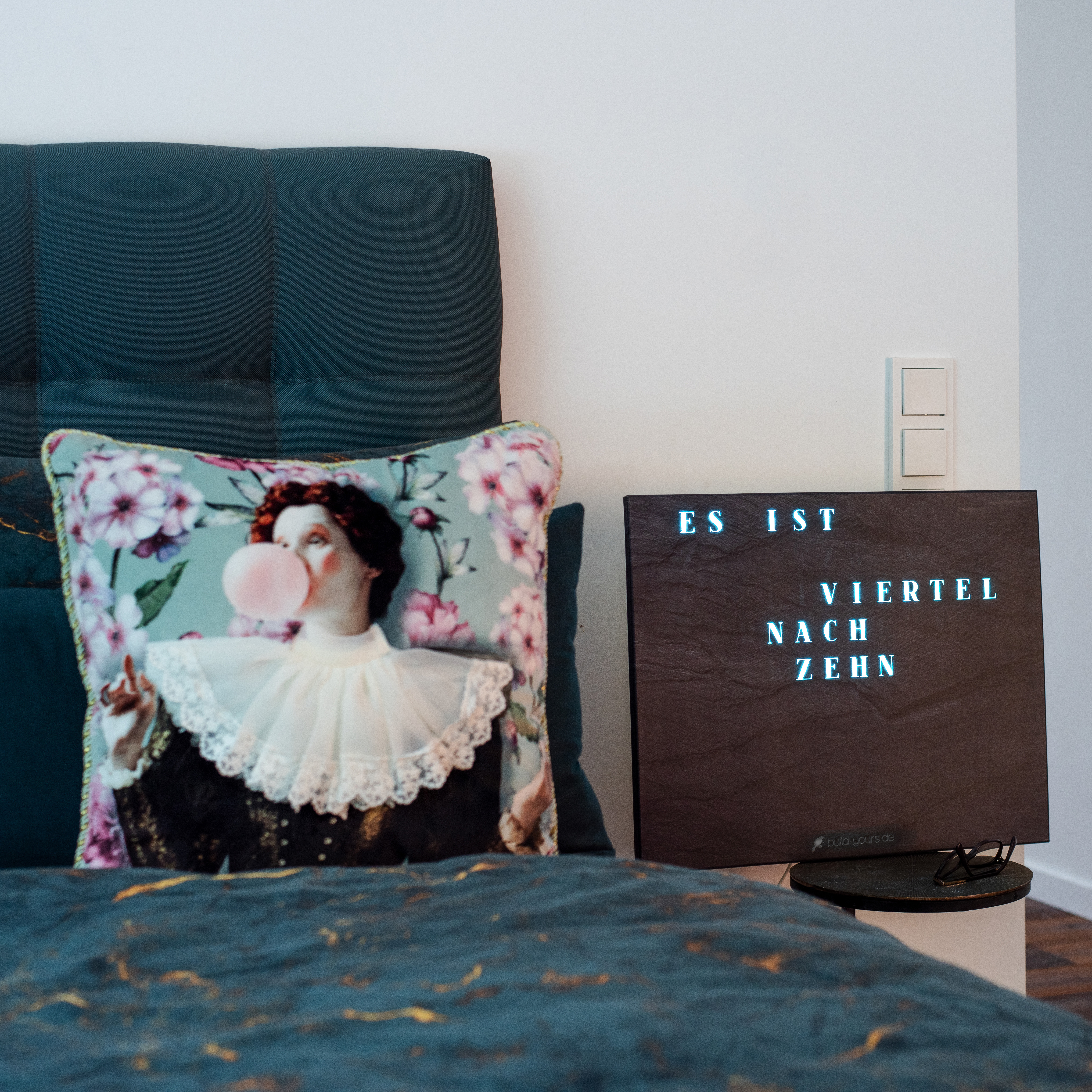 WordClock Jupiter Schiefer Optik