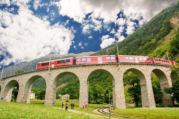 5-tägige Panoramabahnreise mit Glacier und Bernina Express