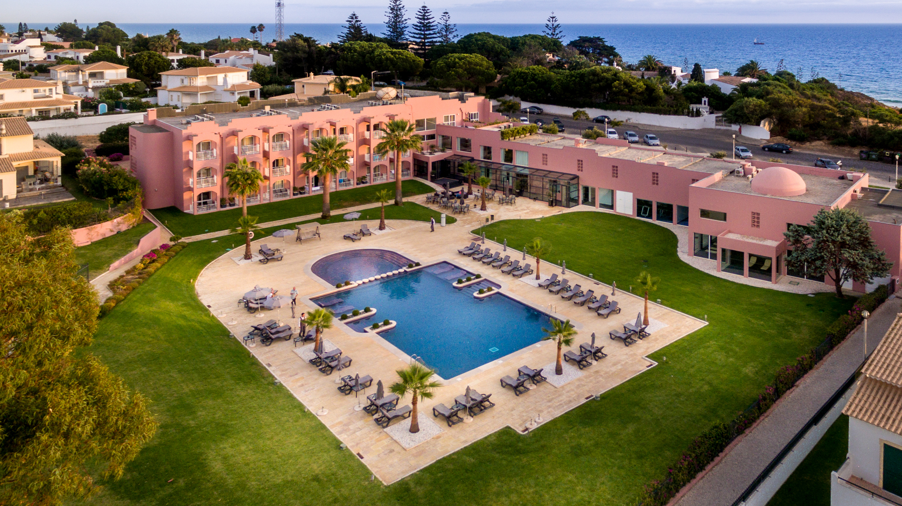 6 Nächte im 4-Sterne-Hotel Vila Galé Collection Praia für 2 Personen