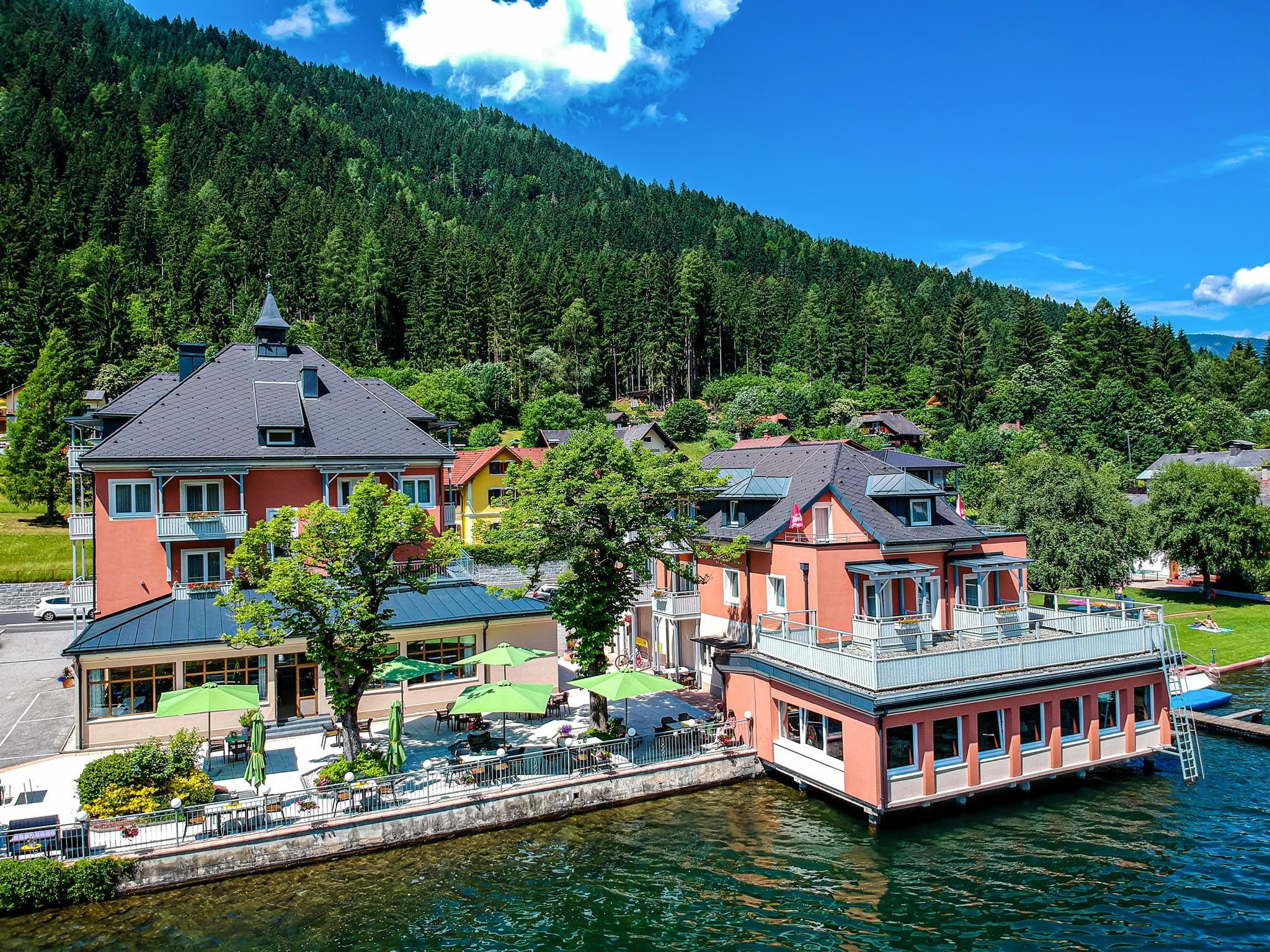 Strandhotel Burgstaller: Urlaub mit Hund direkt am See