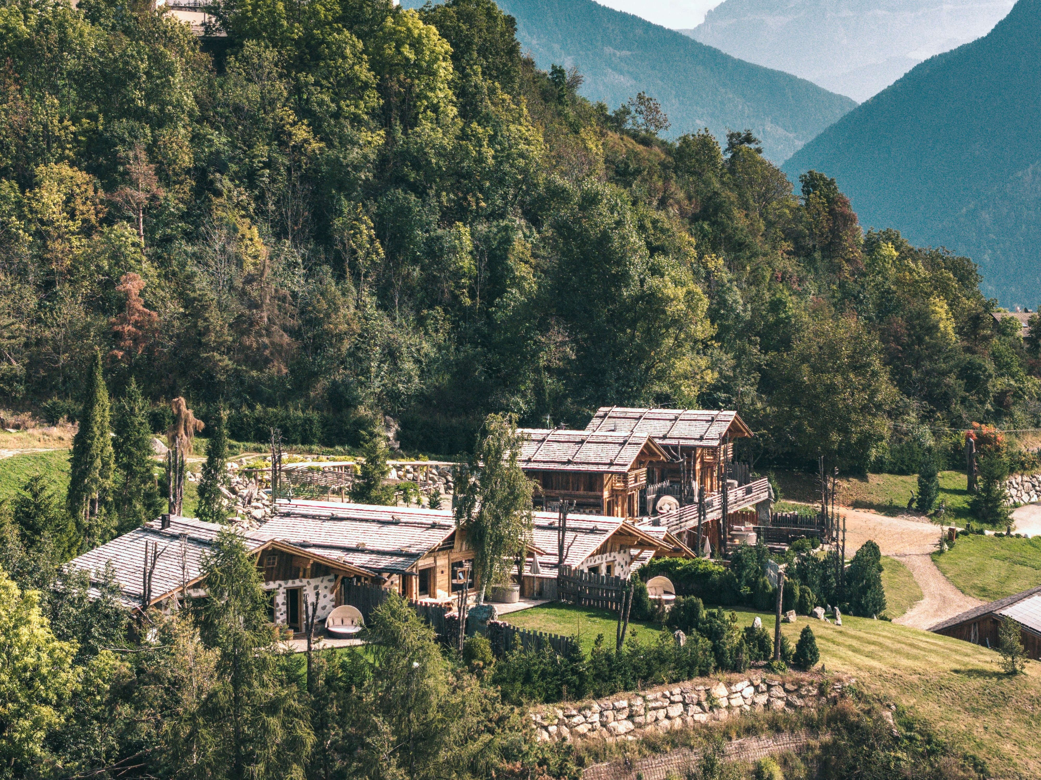 Chalet-Auszeit in den Dolomiten – Wertgutschein 2.700 € für das Kirchwies Chalet Resort